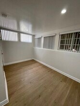 201 Moonstone St, Unit Lower in Manhattan Beach, CA - Building Photo - Building Photo