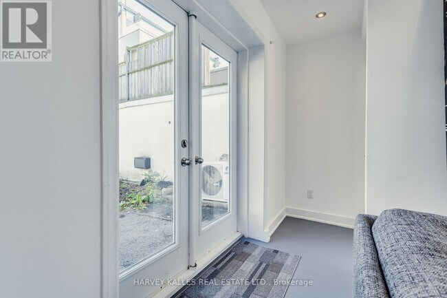 42 Lakeview Ave in Toronto, ON - Building Photo - Building Photo