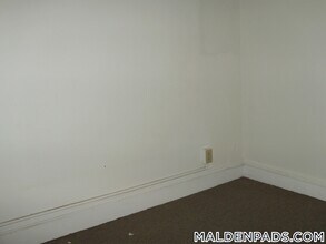 94 Maple St, Unit B in Malden, MA - Building Photo - Building Photo