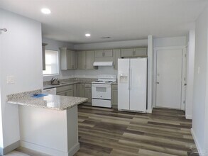 526 Briarwood Dr in Pensacola, FL - Building Photo - Building Photo