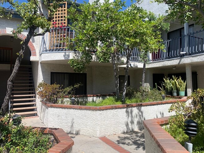 315 S Harvard Blvd, Unit 109 in Los Angeles, CA - Building Photo - Building Photo