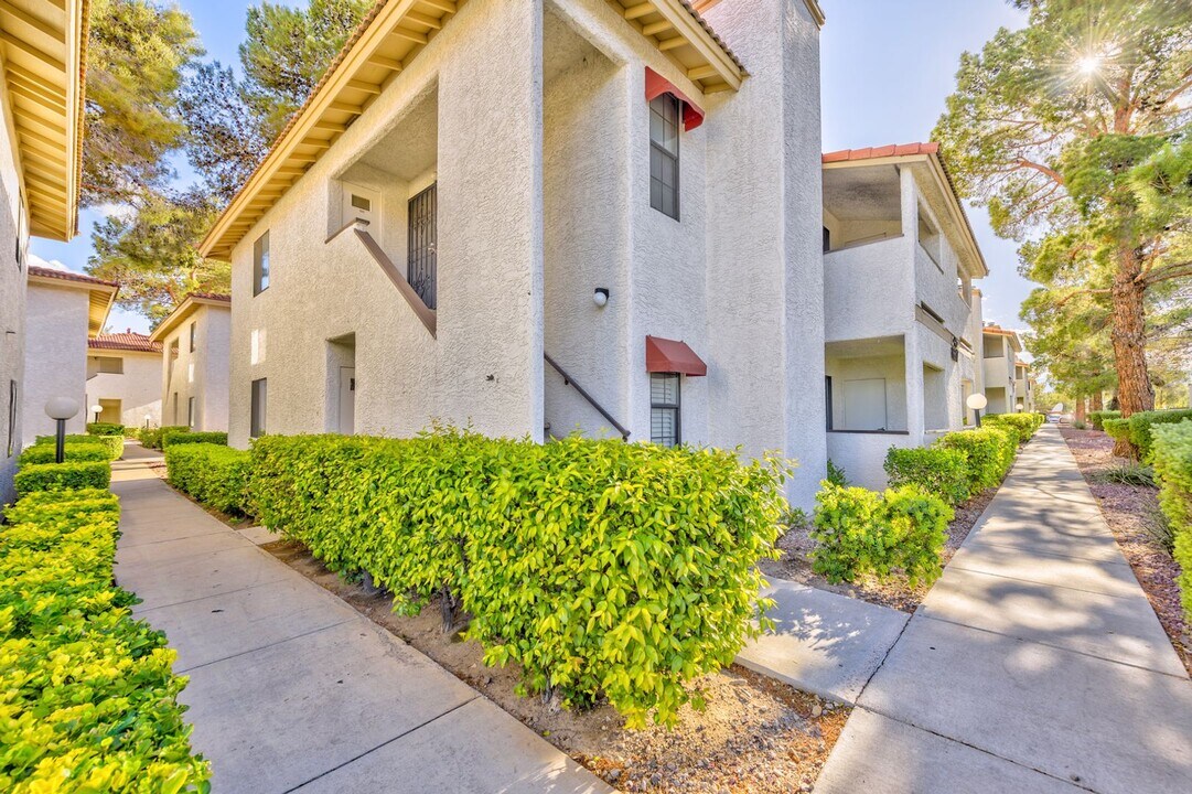 6617 W Tropicana Ave in Las Vegas, NV - Foto de edificio
