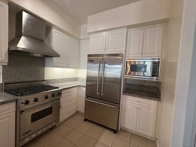 property at 4050 Glencoe Ave