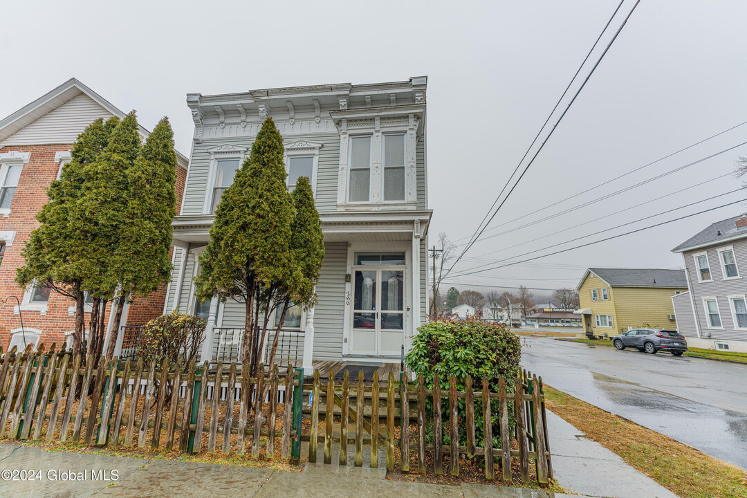 280 4th Ave in Troy, NY - Building Photo