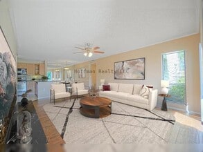 5748 Baywater Dr in Tampa, FL - Foto de edificio - Building Photo