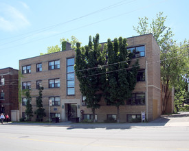 211 Eglinton Ave W in Toronto, ON - Building Photo - Building Photo