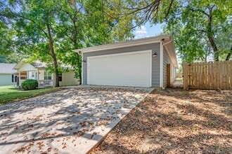 116 W Bond St in Denison, TX - Building Photo - Building Photo