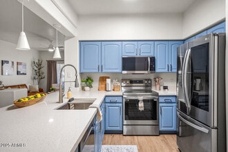 525 N Miller Rd in Scottsdale, AZ - Building Photo - Building Photo