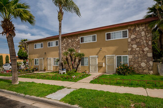 595 7th St in Imperial Beach, CA - Foto de edificio - Building Photo