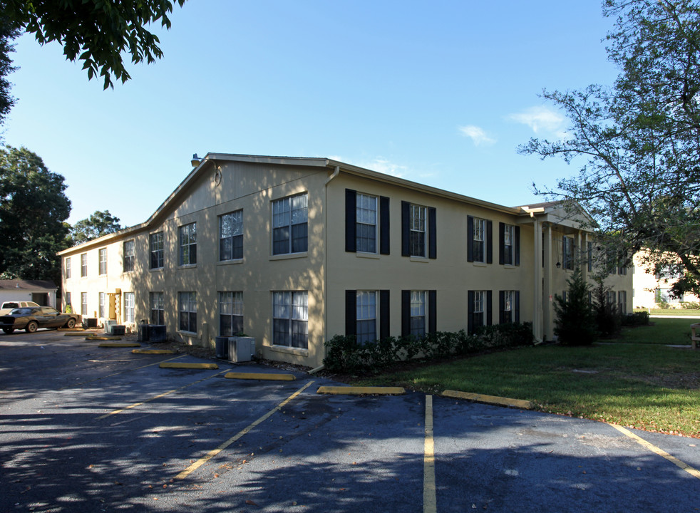 Carriage House in DeLand, FL - Building Photo