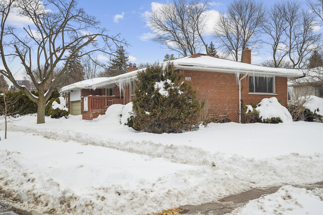 201 Fenn Ave in Toronto, ON - Building Photo - Building Photo