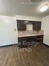 2837 W Walnut Ave in Visalia, CA - Foto de edificio - Building Photo
