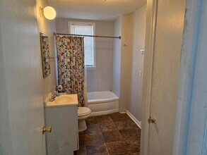 22006 N Chrysler Dr in Hazel Park, MI - Building Photo - Building Photo