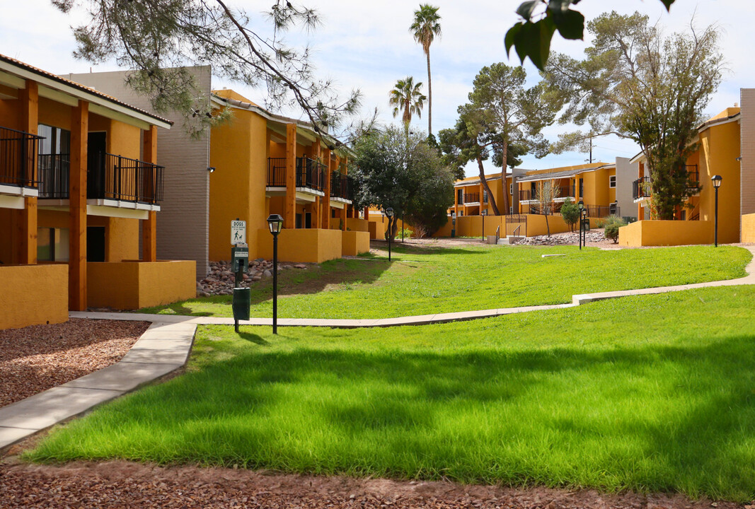 Villas Las Toronjas II in Tucson, AZ - Building Photo