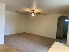 1410 Stanford Pl in Hanford, CA - Building Photo - Building Photo