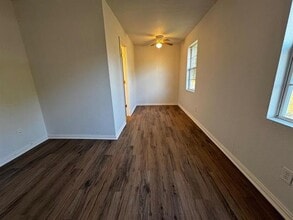 304 S Oak St in Leonard, TX - Building Photo - Building Photo