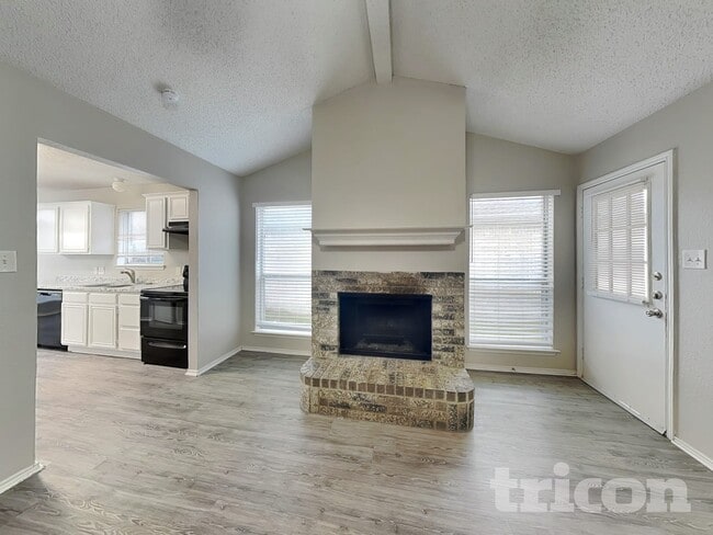 720 Charles City Dr in Arlington, TX - Foto de edificio - Building Photo