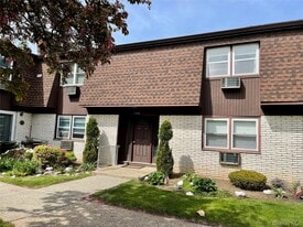 6 Church Ln, Unit L in Valley Cottage, NY - Building Photo