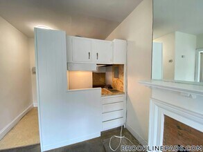1223 Beacon St, Unit 404 in Brookline, MA - Building Photo - Building Photo
