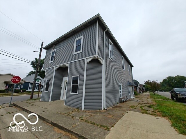 529 West Washington St in Shelbyville, IN - Building Photo