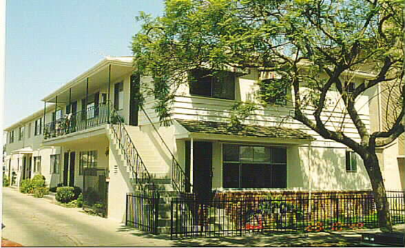 Walnut Apartments in Long Beach, CA - Foto de edificio - Building Photo