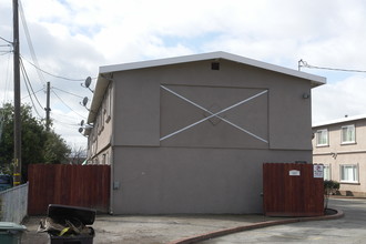 405 Sycamore Ave in Hayward, CA - Building Photo - Building Photo