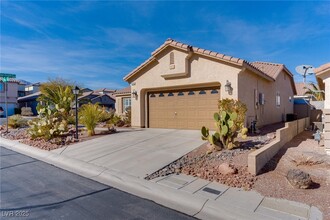 10708 Cliff Mountain Ave in Las Vegas, NV - Building Photo - Building Photo