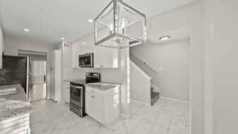 1914 Lakeside Dr in Seabrook, TX - Building Photo