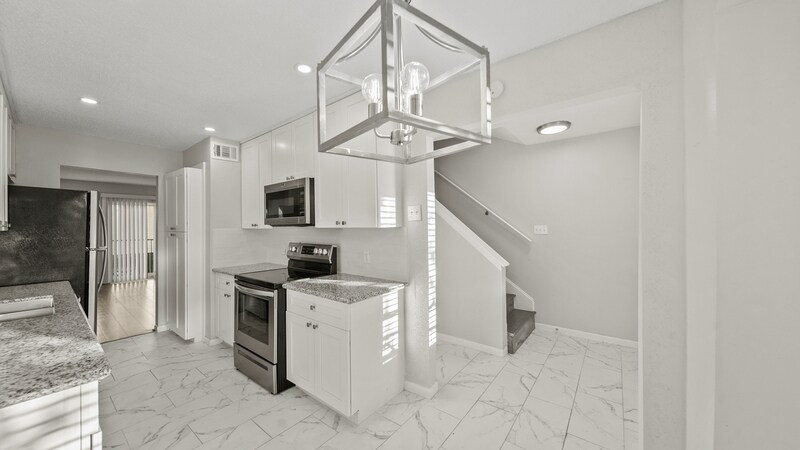 1914 Lakeside Dr in Seabrook, TX - Building Photo