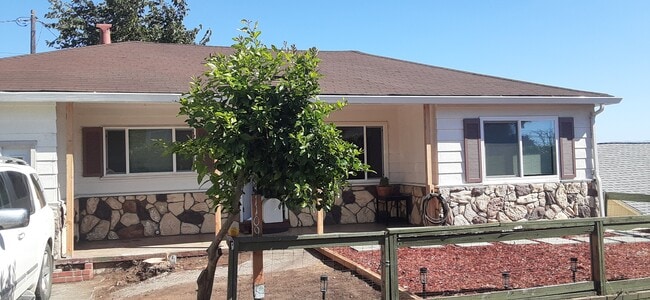 property at 1109 Rowena Dr