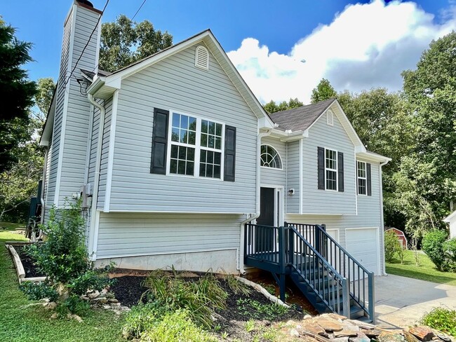183 Wayfaring Dr in Rockmart, GA - Foto de edificio - Building Photo