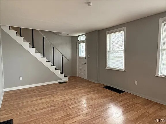261 W 5th St in Oswego, NY - Building Photo