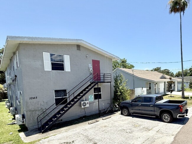 1045 11th Ave NW in Largo, FL - Building Photo - Building Photo