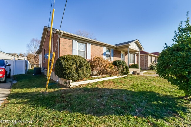 3815 Hillcross Dr in Louisville, KY - Building Photo - Building Photo