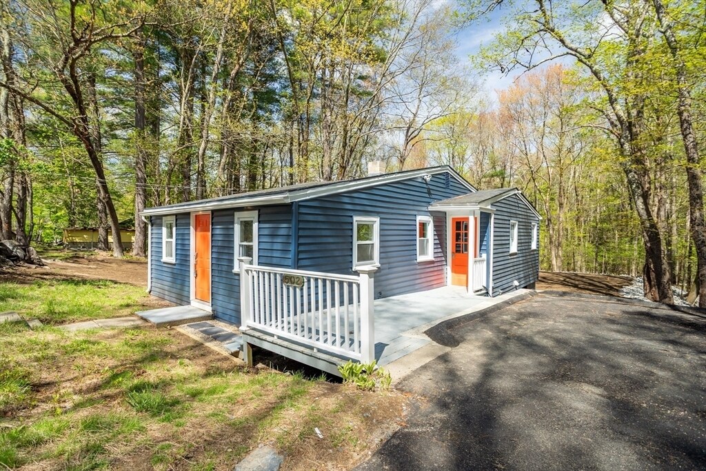 502 Brockelman Rd in Lancaster, MA - Building Photo