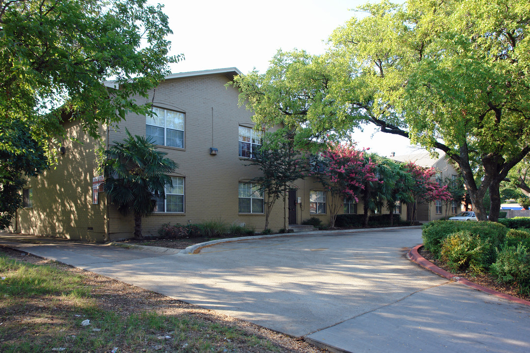 Upper E - Athenian (OLD) in Dallas, TX - Building Photo