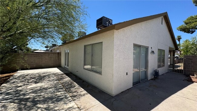 4754 Willow Crest Ave in Las Vegas, NV - Foto de edificio - Building Photo