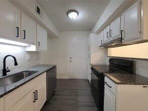 10652 Hamlin Dr in Dallas, TX - Building Photo - Building Photo