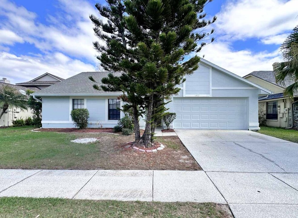 1911 Coral Tree Ct in Brandon, FL - Building Photo