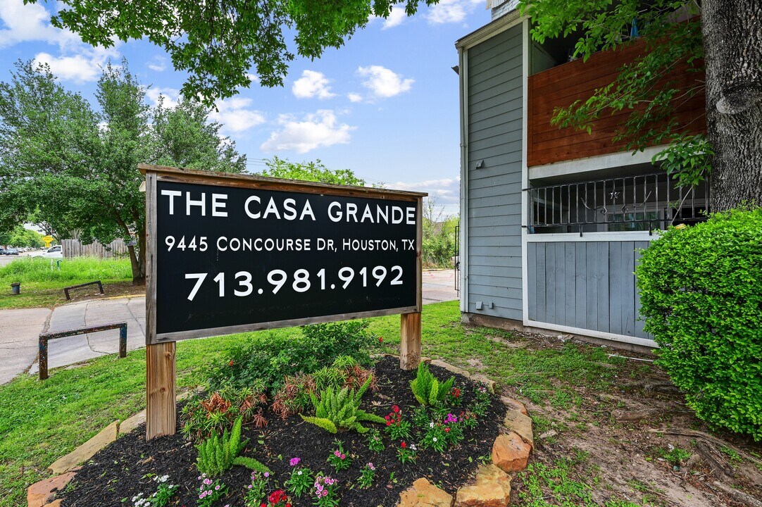 Casa Grande in Houston, TX - Building Photo