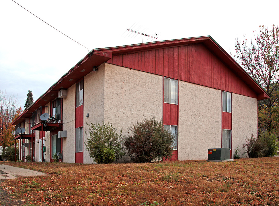 915 Stevens Ave in Glencoe, MN - Foto de edificio