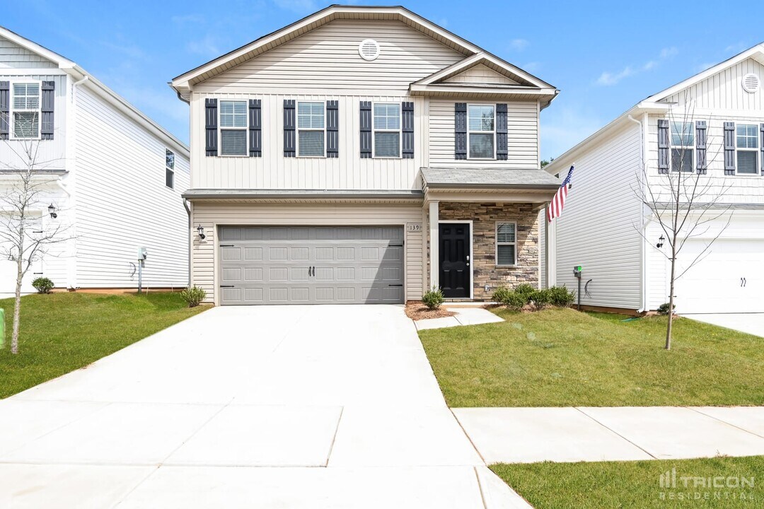 139 Spring Knoll Dr in Charlotte, NC - Building Photo