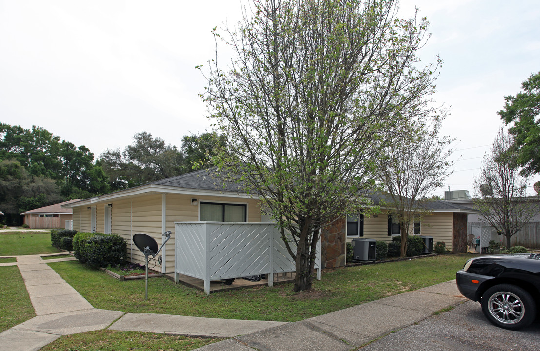 7000 Lanier Dr in Pensacola, FL - Building Photo