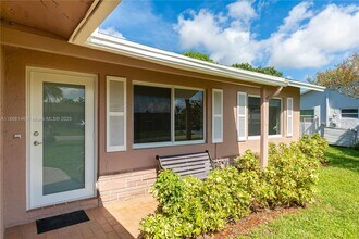 7003 NW 99th Ave in Tamarac, FL - Building Photo - Building Photo