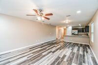 1217 Sarahs Landing Dr in Jacksonville, FL - Building Photo - Building Photo