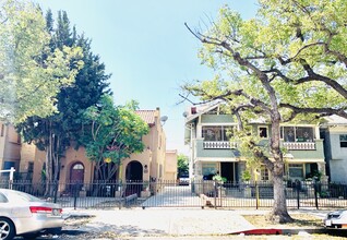 914-918 W 40th Pl in Los Angeles, CA - Foto de edificio - Building Photo