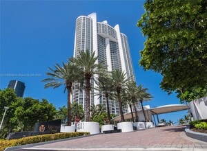 18201 Collins Ave in Sunny Isles Beach, FL - Building Photo - Building Photo