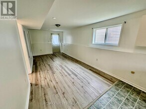 37 Whitehorn Crescent in Barrie, ON - Building Photo - Building Photo