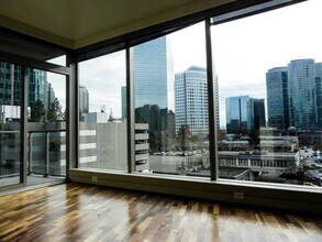 10610 NE 9th Pl in Bellevue, WA - Building Photo - Building Photo