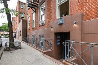 815 Greenwich St in New York, NY - Building Photo - Building Photo